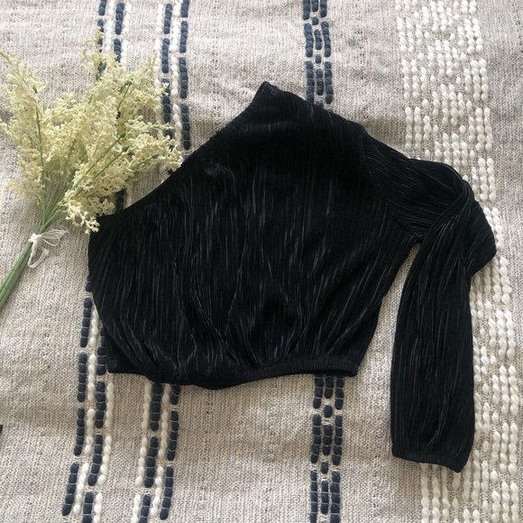 Black Express One Shoulder Crop Top - Picture 2 of 6